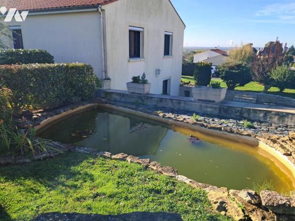 Au coeur de la Chataigneraie Confort et fonctionnalité, idéalement située à proximité des commerces.