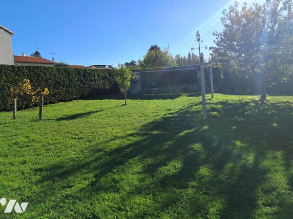 Au coeur de la Chataigneraie Confort et fonctionnalité, idéalement située à proximité des commerces.