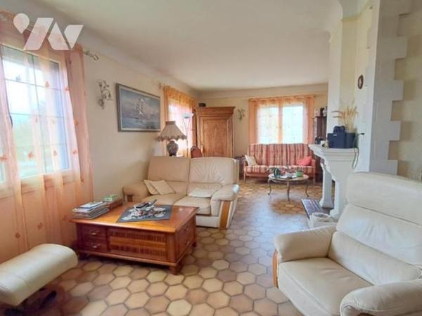 Au coeur de la Chataigneraie Confort et fonctionnalité, idéalement située à proximité des commerces.