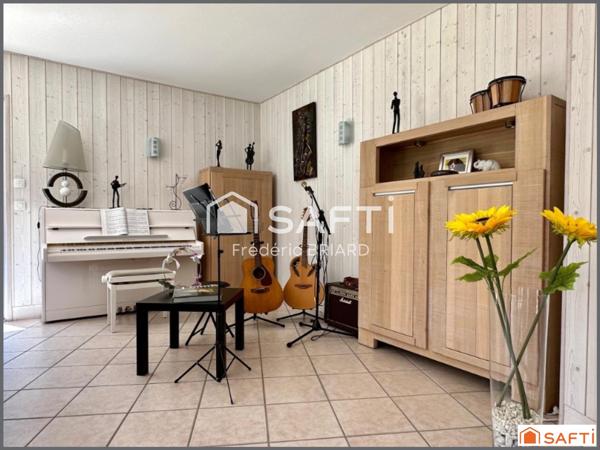 Vairé. Propriété 176m2, terrain 6520m2, 5ch, étang