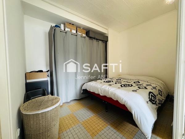 EMSEMBLE IMMOBILIER AVEC STUDIO + GRAND ESPACE À RENOVER