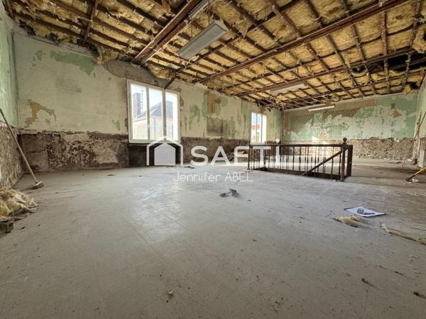 EMSEMBLE IMMOBILIER AVEC STUDIO + GRAND ESPACE À RENOVER
