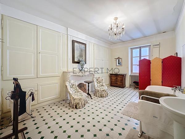 Tournus (71700) Hôtel Particulier XVIe siècle – Élégance, Histoire et Potentiel