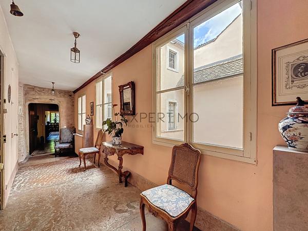 Tournus (71700) Hôtel Particulier XVIe siècle – Élégance, Histoire et Potentiel