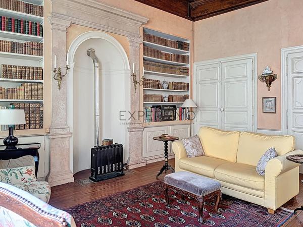 Tournus (71700) Hôtel Particulier XVIe siècle – Élégance, Histoire et Potentiel