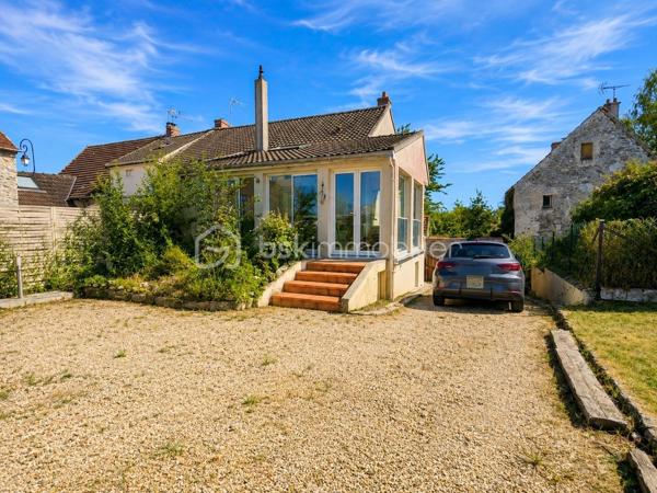 Située au Plessis-Placy, venez découvrir cette spacieuse maison semi mitoyenne d’un côté, offrant environ 170 m² habitables sur une parcelle de 724 m².

✨ Au rez-de-chaussée :
Une entrée, un séjour, une cuisine, un bureau ou coin nuit, une salle d’eau, un WC ainsi qu’une chaufferie.

✨ Au premier étage :
Trois chambres, une salle de bains avec WC + rangement .

✨ Au deuxième étage :
Une cinquième chambre et une salle de bain et WC récemment aménagés.

🌿 Une grande véranda complète l’espace de vie.

🚗 À l’extérieur, vous profiterez d’un jardin, d’un garage avec cave en dessous ainsi que d’un carport permettant de stationner plusieurs véhicules.

📍 Un emplacement pratique pour la vie quotidienne
✅ Mairie et écoles, de la maternelle au primaire, accessibles à pied
✅ Bus S permettant de rejoindre la gare de Meaux
✅ Commerces, boulangerie, pharmacie et commodités à environ 5 minutes en voiture
✅ Hôpital de Meaux à environ 20 minutes
✅ Accès aux axes N2 et N3 en environ 25 minutes

Les points forts :
✅ 4 chambres et un bureau au rez-de-chaussée
✅ Environ 170 m² habitables
✅ Terrain de 724 m²
✅ Grande véranda
✅ Garage, cave et carport
✅ Pompe à chaleur récente
✅ Environnement calme
✅ DPE : D

💰 Prix de vente : 290 000 €, honoraires à la charge du vendeur.

📞 Pour tout renseignement complémentaire ou pour organiser une visite, contactez :

Sabrina Benattia – BSK Immobilier
07 49 43 65 16
s.benattia@bskimmobilier.com