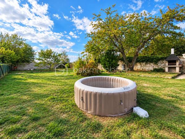 Située au Plessis-Placy, venez découvrir cette spacieuse maison semi mitoyenne d’un côté, offrant environ 170 m² habitables sur une parcelle de 724 m².

✨ Au rez-de-chaussée :
Une entrée, un séjour, une cuisine, un bureau ou coin nuit, une salle d’eau, un WC ainsi qu’une chaufferie.

✨ Au premier étage :
Trois chambres, une salle de bains avec WC + rangement .

✨ Au deuxième étage :
Une cinquième chambre et une salle de bain et WC récemment aménagés.

🌿 Une grande véranda complète l’espace de vie.

🚗 À l’extérieur, vous profiterez d’un jardin, d’un garage avec cave en dessous ainsi que d’un carport permettant de stationner plusieurs véhicules.

📍 Un emplacement pratique pour la vie quotidienne
✅ Mairie et écoles, de la maternelle au primaire, accessibles à pied
✅ Bus S permettant de rejoindre la gare de Meaux
✅ Commerces, boulangerie, pharmacie et commodités à environ 5 minutes en voiture
✅ Hôpital de Meaux à environ 20 minutes
✅ Accès aux axes N2 et N3 en environ 25 minutes

Les points forts :
✅ 4 chambres et un bureau au rez-de-chaussée
✅ Environ 170 m² habitables
✅ Terrain de 724 m²
✅ Grande véranda
✅ Garage, cave et carport
✅ Pompe à chaleur récente
✅ Environnement calme
✅ DPE : D

💰 Prix de vente : 290 000 €, honoraires à la charge du vendeur.

📞 Pour tout renseignement complémentaire ou pour organiser une visite, contactez :

Sabrina Benattia – BSK Immobilier
07 49 43 65 16
s.benattia@bskimmobilier.com