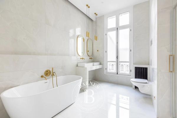 Paris 16ème, Appartement 3 Chambres -  250 m² à vendre