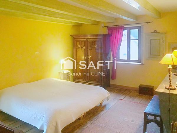 Ancienne ferme de caractère secteur les Premiers Sapins.