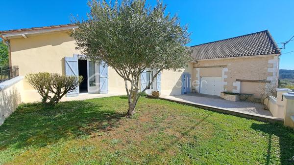 Corps de ferme à Saint-Germain-du-Salembre

Au cœur d’un environnement paisible et préservé, sur la commune de Saint-Germain-du-Salembre, ce magnifique corps de ferme séduit par son authenticité, ses volumes généreux et la qualité de ses prestations.

Implantée dans un cadre bucolique, la propriété offre une véritable parenthèse de sérénité, idéale pour les amoureux de nature en quête d’un lieu de vie chaleureux et inspirant.

 Un intérieur alliant charme et fonctionnalité
Dès l’entrée, la maison dévoile une atmosphère accueillante et authentique.
La cuisine, entièrement aménagée et équipée, s’ouvre sur une agréable terrasse couverte de 30 m², parfaite pour prolonger les moments de convivialité en toute saison.

L’espace de vie se compose également d’un salon-séjour, propice à la détente, ainsi que de trois chambres, dont une spacieuse offrant une vue imprenable sur le village environnant.

Une salle d’eau aux normes PMR, un toilette indépendant, un cellier et une cave viennent compléter cet ensemble fonctionnel.

Des extérieurs pensés pour la détente et le plaisir
Le terrain accueille une superbe piscine au chlore de 11 x 5 mètres, idéale pour profiter des beaux jours dans un cadre naturel et apaisant.

Une dépendance non attenante d’environ 35 m² au sol offre un fort potentiel d’aménagement en gîte, atelier ou espace indépendant, selon vos projets.

Un grand garage complète les prestations extérieures.

Des équipements modernes et performants
Pompe à chaleur récente
Chauffe-eau thermodynamique
Isolation refaite en 2016
Confort thermique optimisé et maîtrise énergétique

Un bien rare, entre authenticité et modernité, offrant de multiples possibilités d’évolution.
Idéal en résidence principale, maison secondaire de charme ou projet d’accueil touristique.