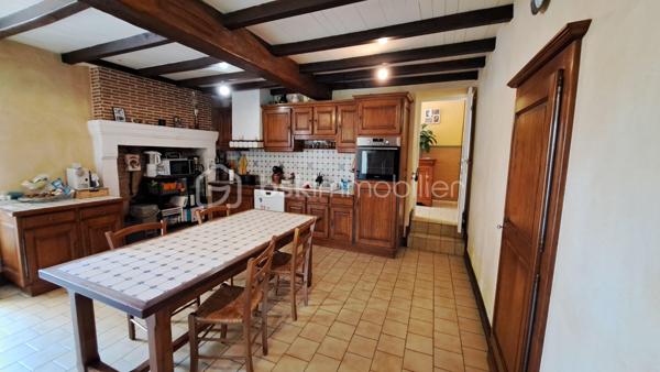 Corps de ferme à Saint-Germain-du-Salembre

Au cœur d’un environnement paisible et préservé, sur la commune de Saint-Germain-du-Salembre, ce magnifique corps de ferme séduit par son authenticité, ses volumes généreux et la qualité de ses prestations.

Implantée dans un cadre bucolique, la propriété offre une véritable parenthèse de sérénité, idéale pour les amoureux de nature en quête d’un lieu de vie chaleureux et inspirant.

 Un intérieur alliant charme et fonctionnalité
Dès l’entrée, la maison dévoile une atmosphère accueillante et authentique.
La cuisine, entièrement aménagée et équipée, s’ouvre sur une agréable terrasse couverte de 30 m², parfaite pour prolonger les moments de convivialité en toute saison.

L’espace de vie se compose également d’un salon-séjour, propice à la détente, ainsi que de trois chambres, dont une spacieuse offrant une vue imprenable sur le village environnant.

Une salle d’eau aux normes PMR, un toilette indépendant, un cellier et une cave viennent compléter cet ensemble fonctionnel.

Des extérieurs pensés pour la détente et le plaisir
Le terrain accueille une superbe piscine au chlore de 11 x 5 mètres, idéale pour profiter des beaux jours dans un cadre naturel et apaisant.

Une dépendance non attenante d’environ 35 m² au sol offre un fort potentiel d’aménagement en gîte, atelier ou espace indépendant, selon vos projets.

Un grand garage complète les prestations extérieures.

Des équipements modernes et performants
Pompe à chaleur récente
Chauffe-eau thermodynamique
Isolation refaite en 2016
Confort thermique optimisé et maîtrise énergétique

Un bien rare, entre authenticité et modernité, offrant de multiples possibilités d’évolution.
Idéal en résidence principale, maison secondaire de charme ou projet d’accueil touristique.