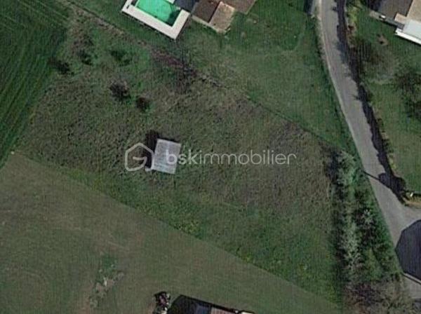 Terrain de 2 440 m²