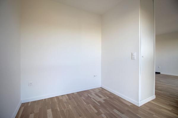 STUDIO MEUBLE RUEIL-MALMAISON PLAINE GARE AVEC COIN NUIT A 5MN A PIED DE LA GARE RER