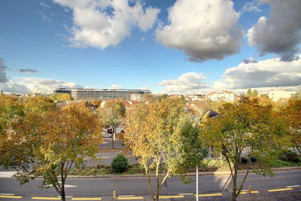 STUDIO MEUBLE RUEIL-MALMAISON PLAINE GARE AVEC COIN NUIT A 5MN A PIED DE LA GARE RER