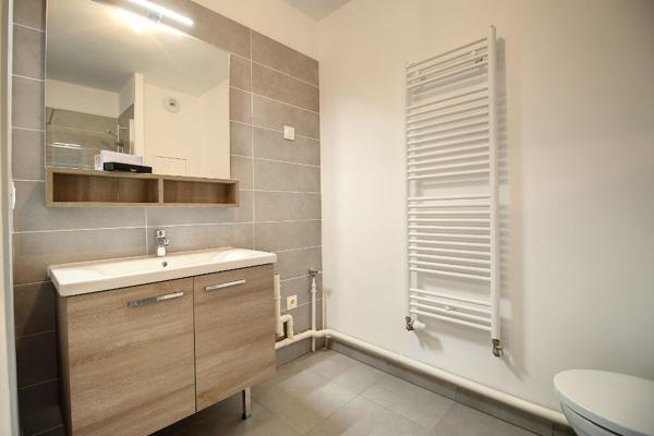STUDIO MEUBLE RUEIL-MALMAISON PLAINE GARE AVEC COIN NUIT A 5MN A PIED DE LA GARE RER