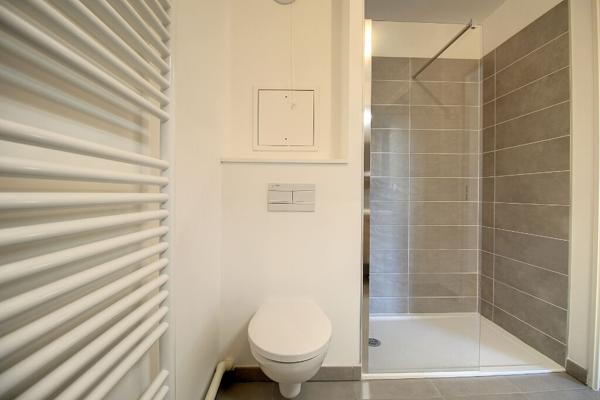 STUDIO MEUBLE RUEIL-MALMAISON PLAINE GARE AVEC COIN NUIT A 5MN A PIED DE LA GARE RER