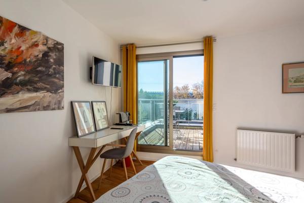 Lyon 9 - Maison de 274 m² environ - Terrain 759 m² - 5 Chambres - Piscine