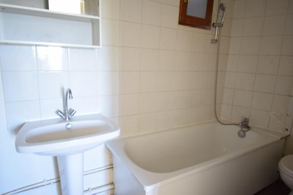 A la la location Appartement T2 - 27520- Réf CANT-RDC2