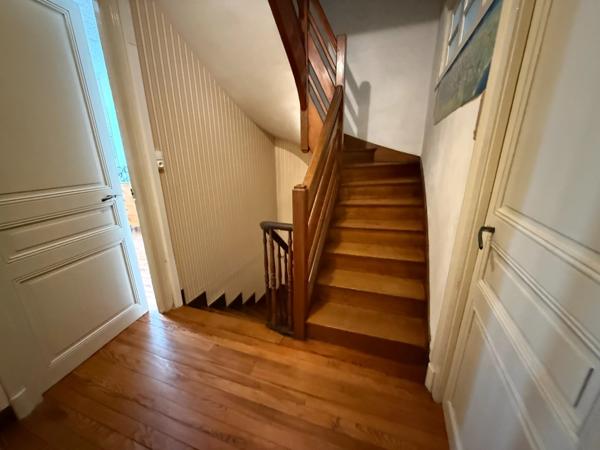 Immeuble mixte habitation & commerce – Emplacement stratégique