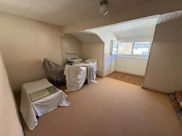 Immeuble mixte habitation & commerce – Emplacement stratégique