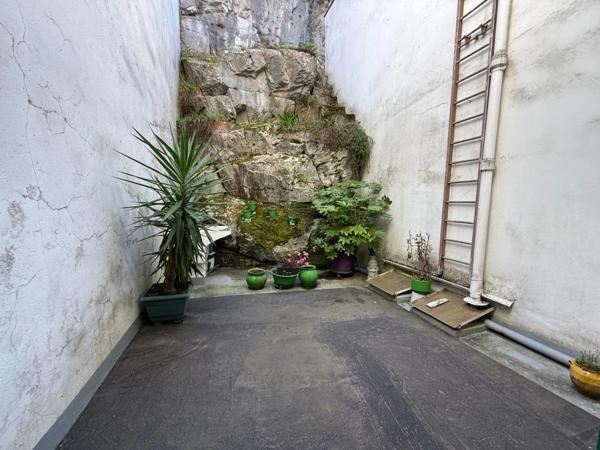 Immeuble mixte habitation & commerce – Emplacement stratégique