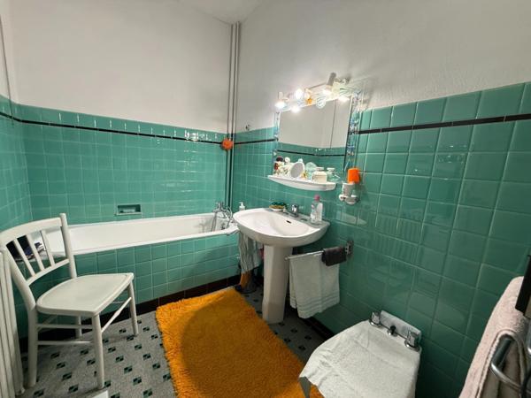 Immeuble mixte habitation & commerce – Emplacement stratégique