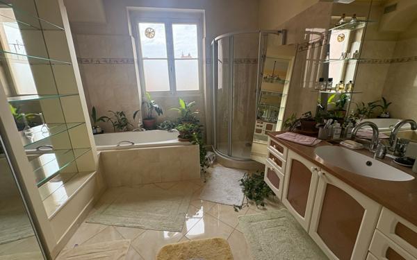 Appartement à vendre    4 pièces • 92,24 m2 Lyon 2