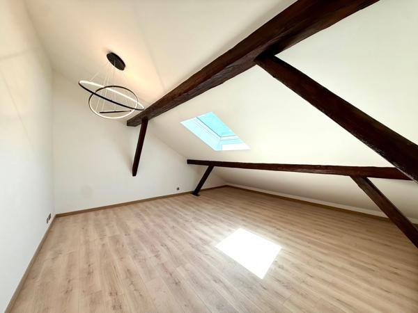 Appartement à vendre duplex T4 situé au dernier étage MARIGNIER (74)