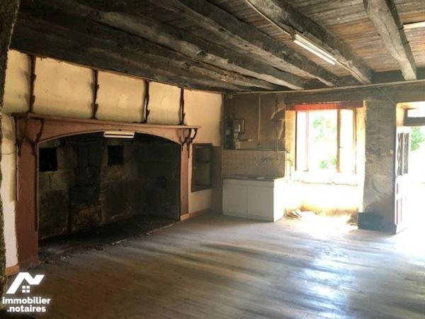 A vendre, à Drugeac (CANTAL), à 15 minutes de Mauriac, dans un petit hameau très calme et verdo...