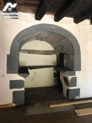 A vendre, à Drugeac (CANTAL), à 15 minutes de Mauriac, dans un petit hameau très calme et verdo...