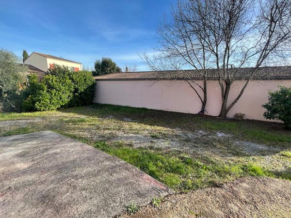 A vendre Saint Christol les Alès  villa de 2001  92 m2 adaptée P.M.R. sur terrain de 707 m2