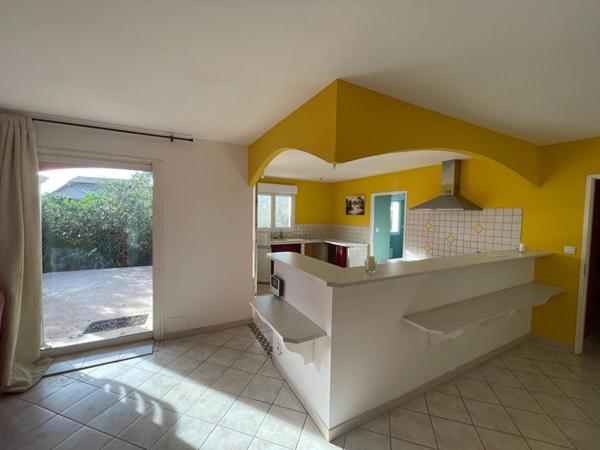 A vendre Saint Christol les Alès  villa de 2001  92 m2 adaptée P.M.R. sur terrain de 707 m2