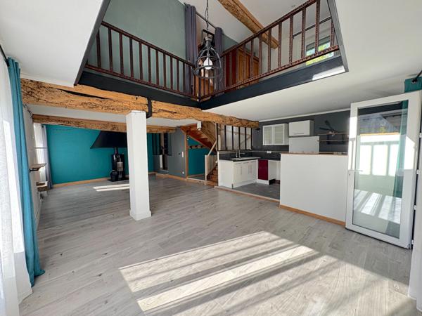 À VENDRE: CHARMANTE MAISON DE VILLAGE RÉNOVÉE AVEC TERRASSE ET JARDINET