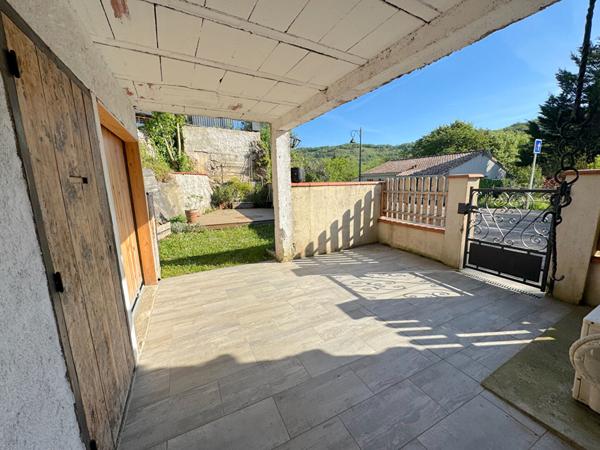 À VENDRE: CHARMANTE MAISON DE VILLAGE RÉNOVÉE AVEC TERRASSE ET JARDINET