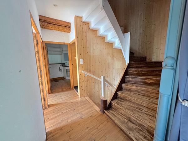 À VENDRE: CHARMANTE MAISON DE VILLAGE RÉNOVÉE AVEC TERRASSE ET JARDINET