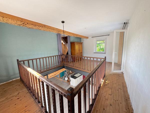 À VENDRE: CHARMANTE MAISON DE VILLAGE RÉNOVÉE AVEC TERRASSE ET JARDINET