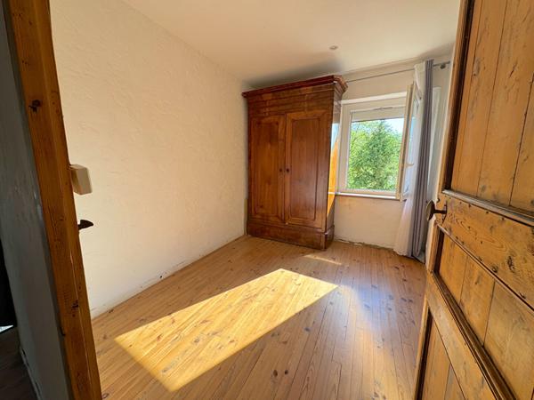 À VENDRE: CHARMANTE MAISON DE VILLAGE RÉNOVÉE AVEC TERRASSE ET JARDINET