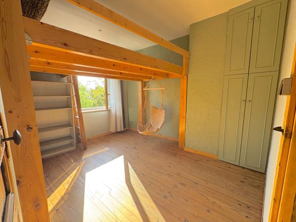 À VENDRE: CHARMANTE MAISON DE VILLAGE RÉNOVÉE AVEC TERRASSE ET JARDINET
