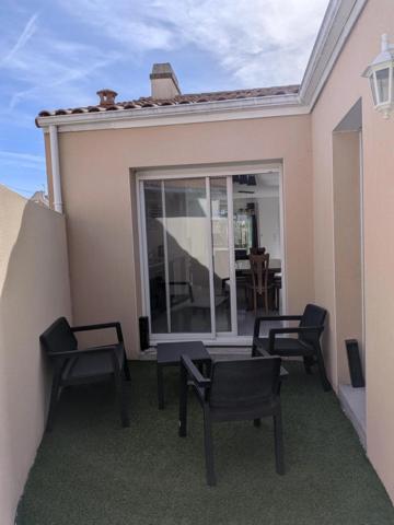 Location                                                      Maison
                        
                     3 pièces                      67 m2                     à Saint-Sébastien-sur-Loire