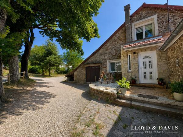Domaine touristique clé en main – Ancienne ferme rénovée avec gîte – Saint-Agrève