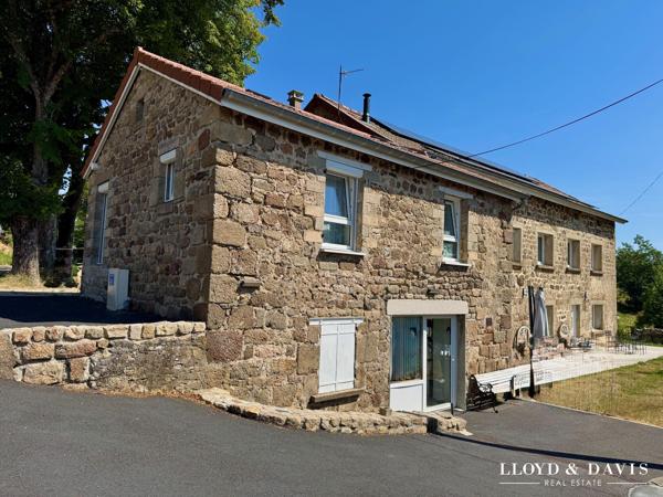 Domaine touristique clé en main – Ancienne ferme rénovée avec gîte – Saint-Agrève