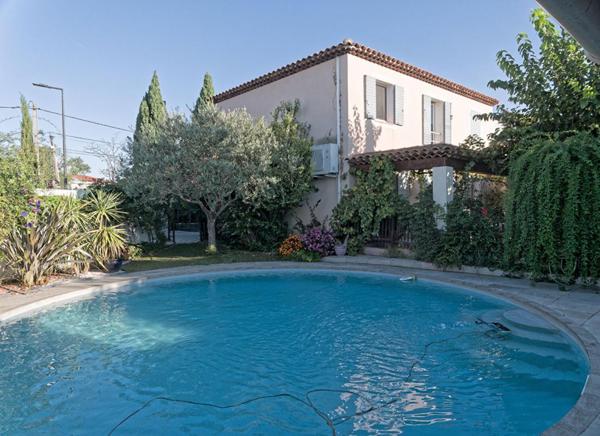 MAISON 6 PIÈCES AVEC PISCINE ET GARAGE