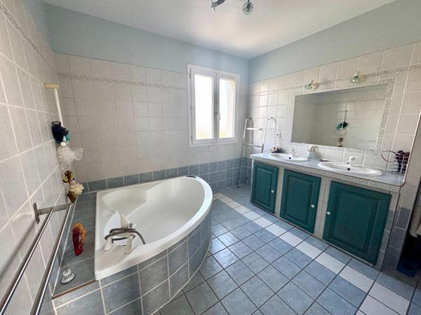 MAISON 6 PIÈCES AVEC PISCINE ET GARAGE