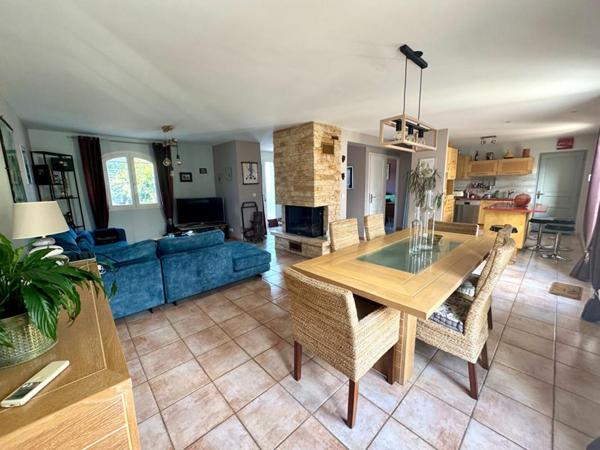 MAISON 6 PIÈCES AVEC PISCINE ET GARAGE