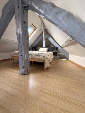 Cet immeuble est composé :

Au rez-de-chaussée : un local commercial de 76 m², pouvant accueillir tous types d’activités, avec un accès à un studio de 25 m² disposant d’une terrasse de 12 m².
Possibilité de louer l’ensemble (local commercial + studio) pour 1 200 € / mois.
Au premier étage : un appartement d’environ 50 m², en excellent état, actuellement loué 560 € / mois. DPE D.
Au deuxième étage : un appartement d’environ 45 m², également en excellent état, actuellement loué 580 € / mois. DPE D.

Une cave voûtée de 40 m² vient compléter ce bien.

Prestations :

Double vitrage PVC
Chauffage électrique
Aucun travaux à prévoir
Aucune charge de copropriété

Vous souhaitez investir ou vous installer ?
N’attendez plus pour découvrir ce bien !