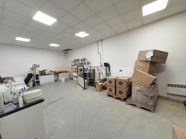 Vente
                Local d'activité1620 m² - NARBONNE (11100)