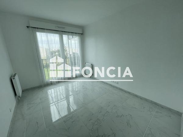 Location Appartement 2 pièces 39.55 m² - 11-13 RUE JEAN ZAY Trappes 78190