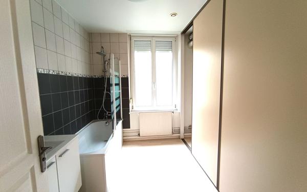 Appartement à louer    2 pièces • 75,65 m2 Reims