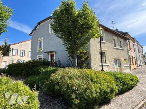 BAZEILLES - REZ-DE-CHAUSSEE- APPARTEMENT DE 2 PIECES.

Idéalement situé en plein coeur du vil...