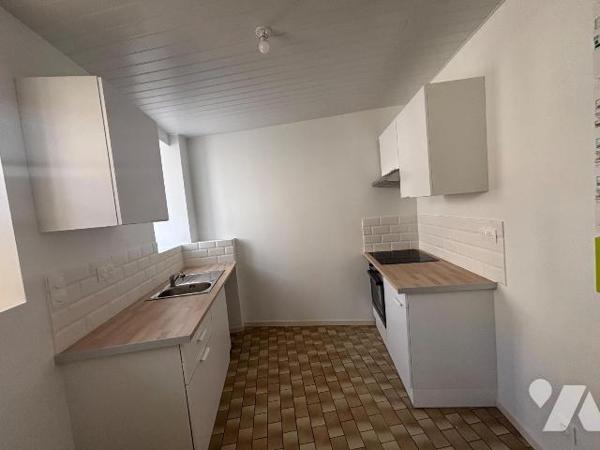 BAZEILLES - REZ-DE-CHAUSSEE- APPARTEMENT DE 2 PIECES.

Idéalement situé en plein coeur du vil...